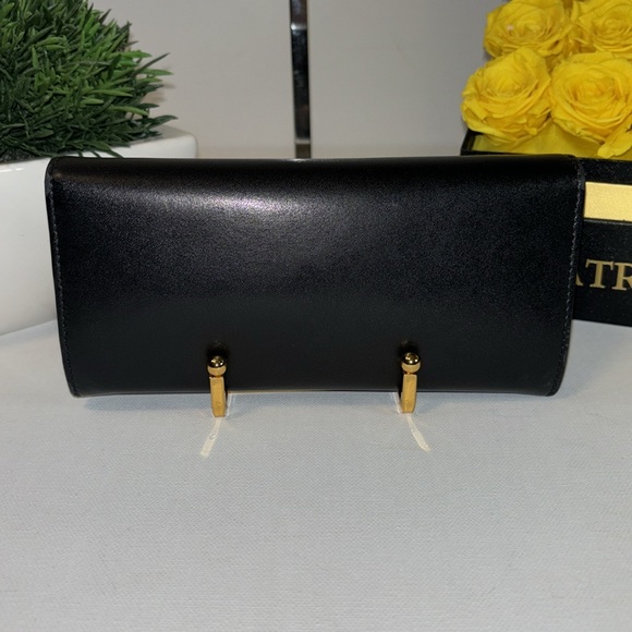 EUC FENDI Chain Wallet with full inclusion - Picture 2 of 14